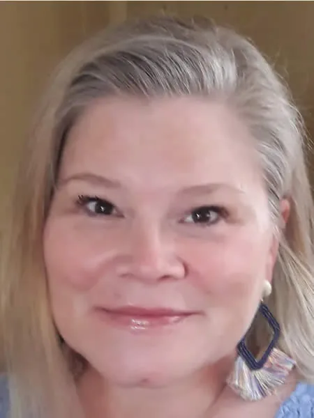 Kristen Morrissey，Office Manager and Controller